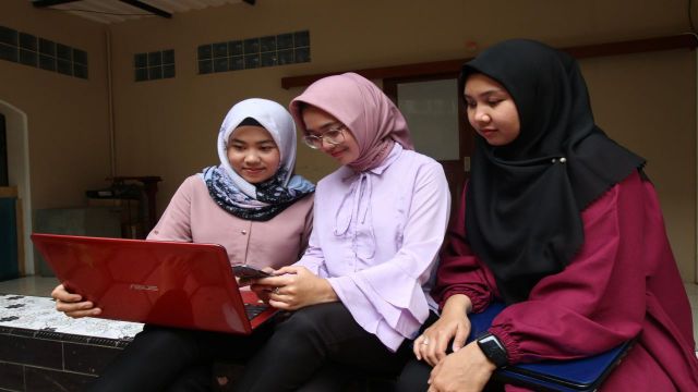 Perkuliahan Karyawan Kelas Malam atau Kuliah Sabtu Minggu