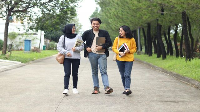 Universitas Kuliah Sambil Kerja