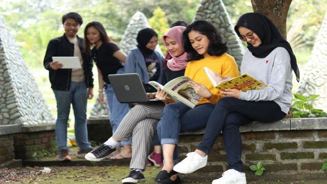 7 Daftar Kampus Kuliah Kelas Karyawan Surabaya