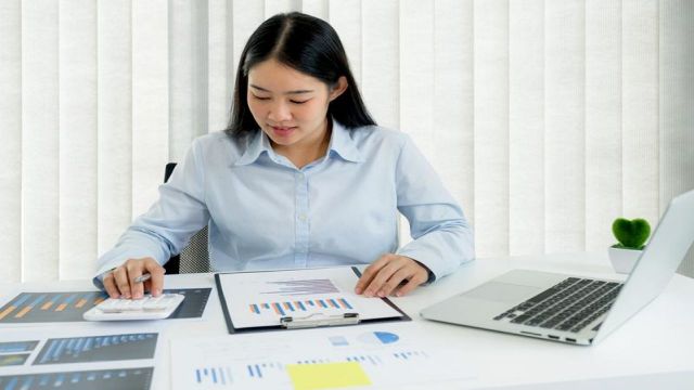 Membangun Karier Sukses dengan Studi Administrasi Bisnis